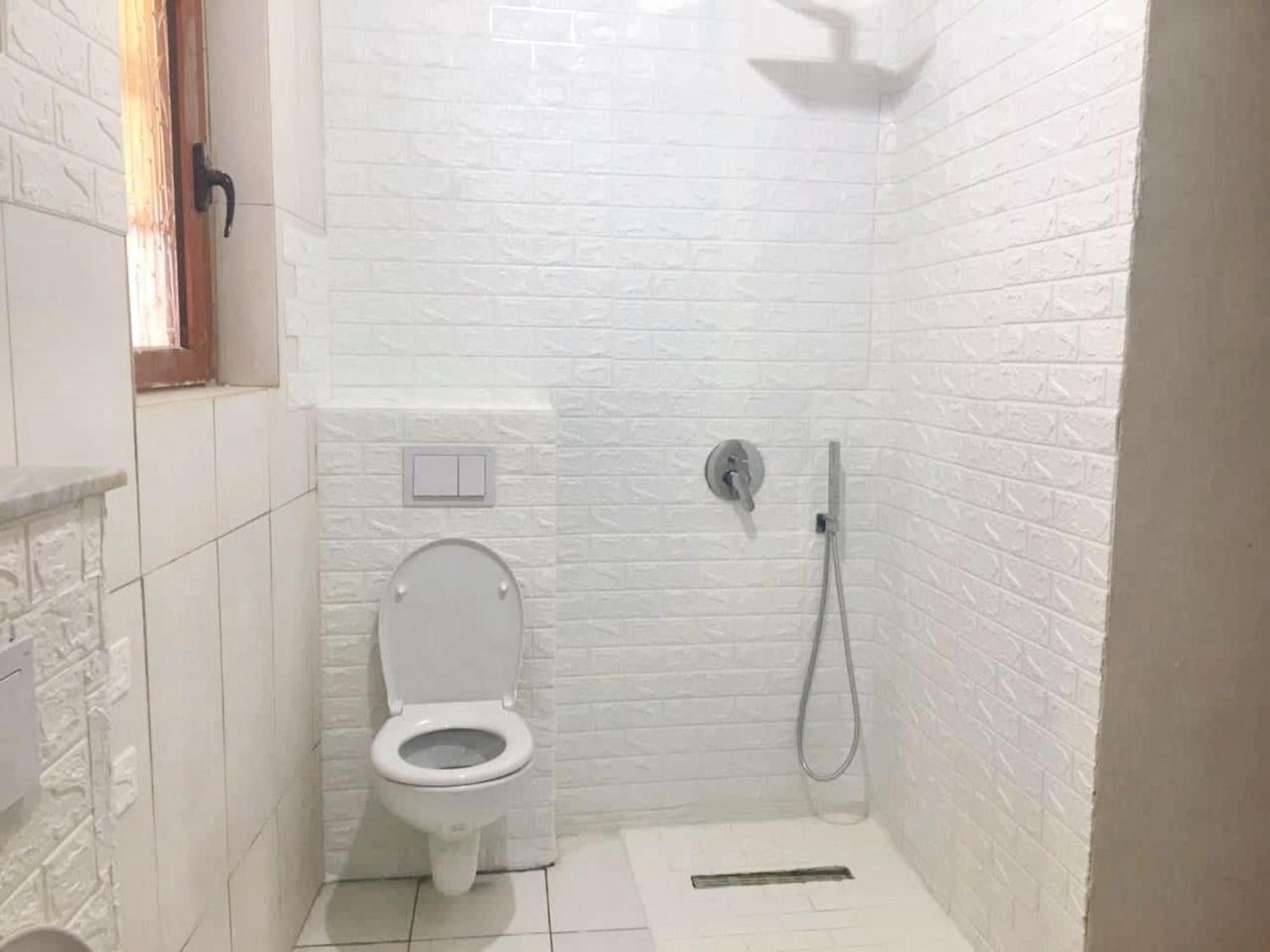 Spacious House In With Secure Parking. *