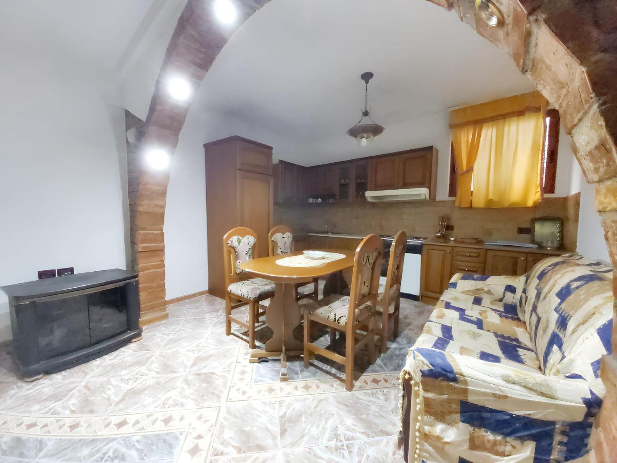 Spacious House In With Secure Parking. Сasa de vacaciones