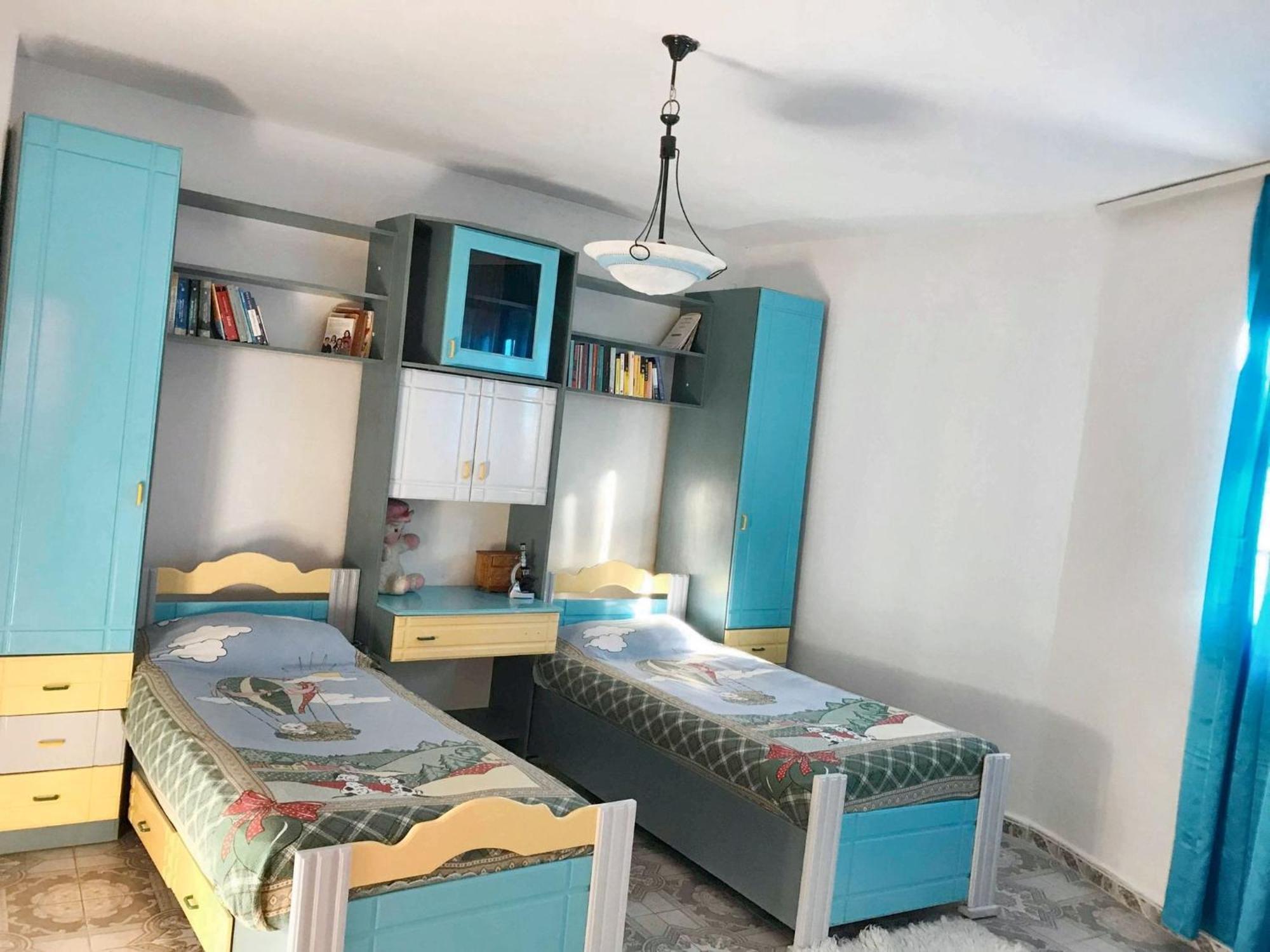Spacious House In With Secure Parking. Сasa de vacaciones Berat